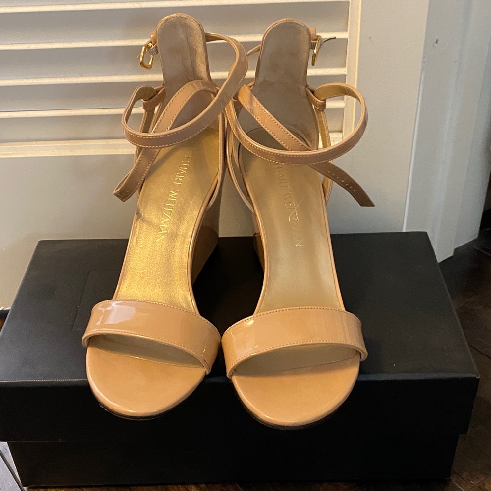 Stuart Weitzman Tan Patent Leather Heels